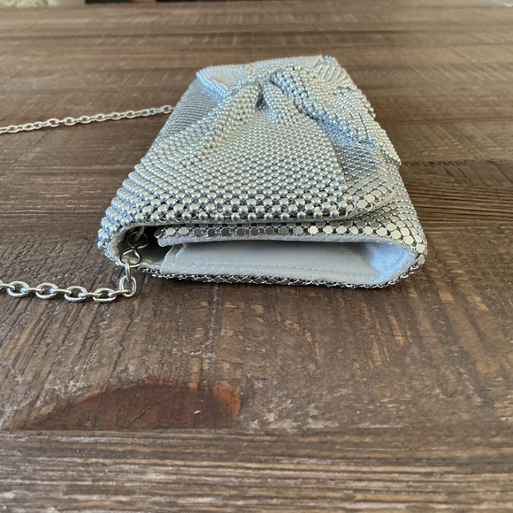 Gunne Sax Jessica McClintock Hailey Bow Clutch in silver mesh - Picture 5 of 12